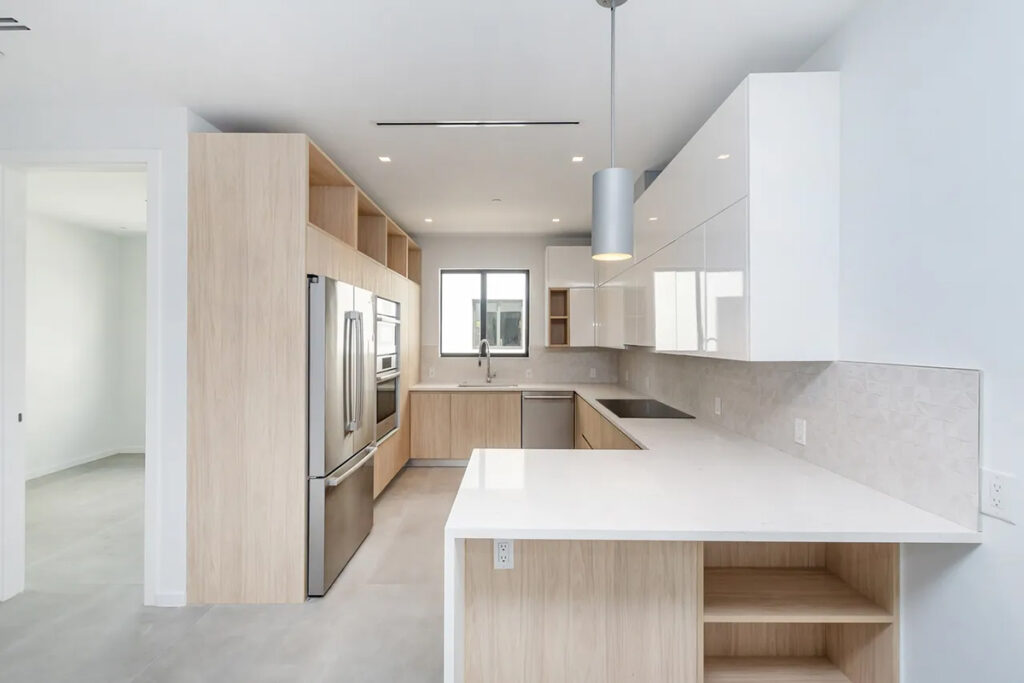 Pelican Grove | Coconut Grove, FL.
3 stories each building
10 units per building
2 separate buildings
12,314 SF per building
